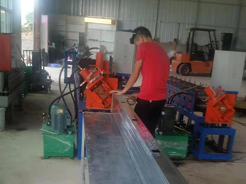 江苏镀锌轻钢龙骨机